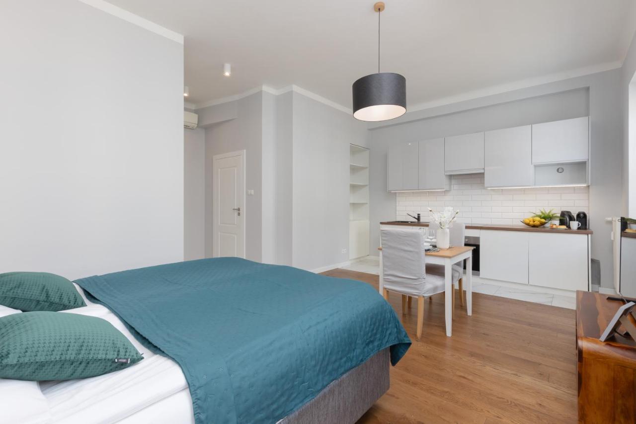 City Center Aparthotel Chmielna By Noclegi Renters Varşovia Exterior foto