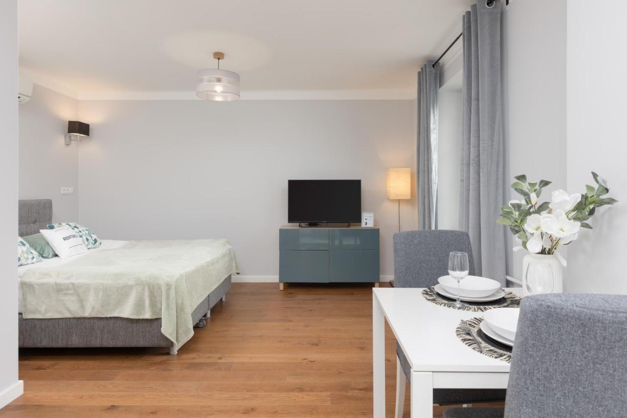 City Center Aparthotel Chmielna By Noclegi Renters Varşovia Exterior foto