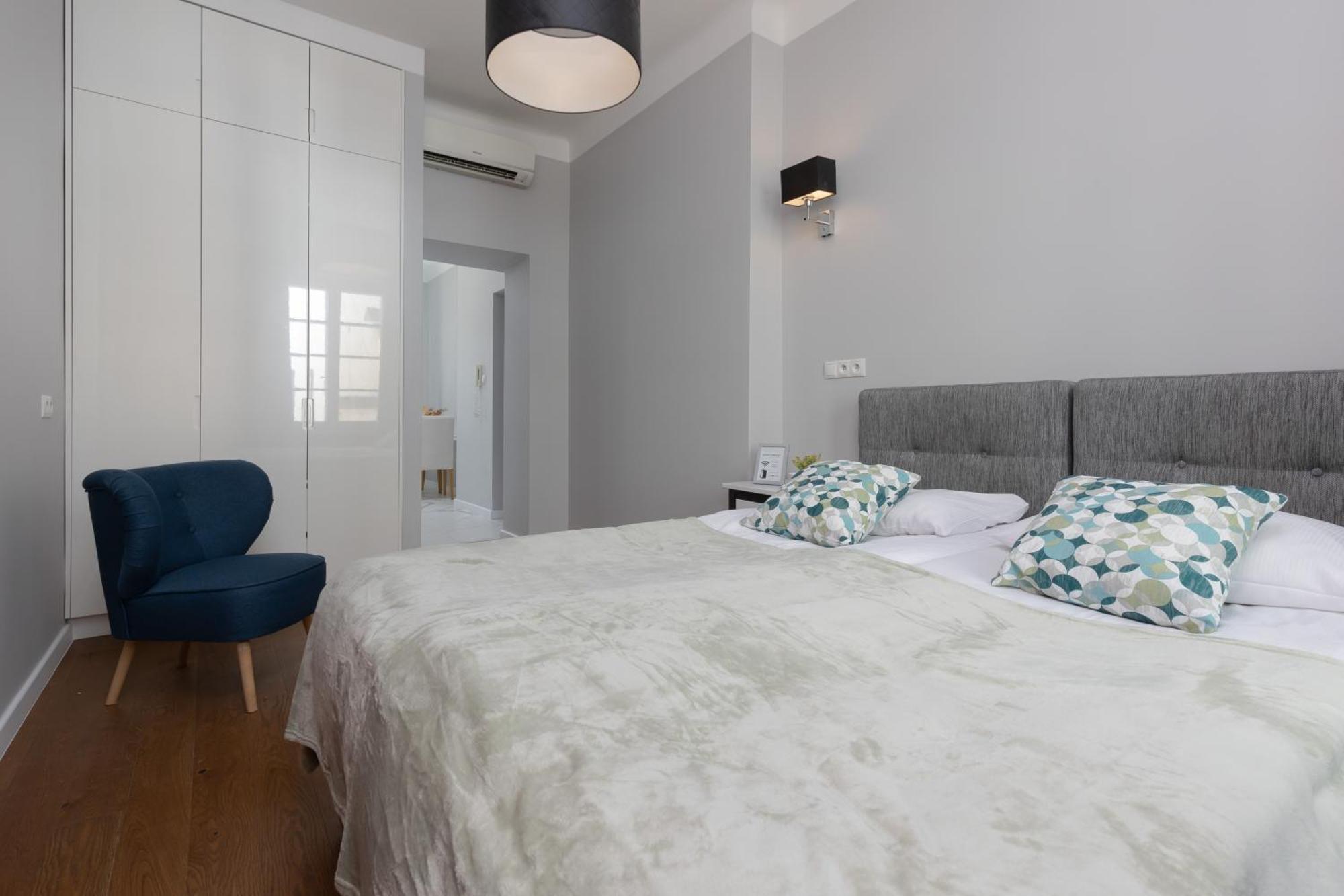 City Center Aparthotel Chmielna By Noclegi Renters Varşovia Exterior foto